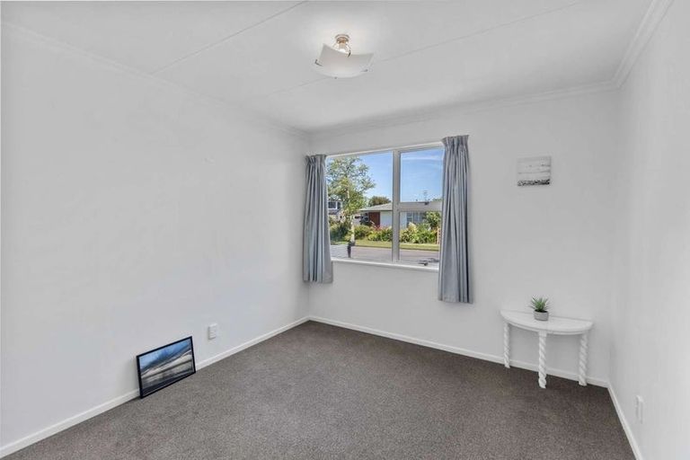 Photo of property in 17 Abraham Crescent, Milson, Palmerston North, 4414
