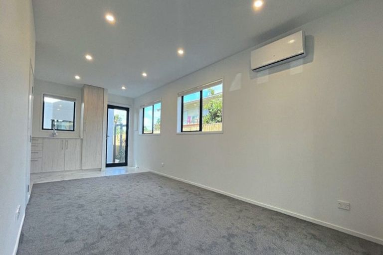 Photo of property in 4/137 Tirimoana Road, Te Atatu South, Auckland, 0602