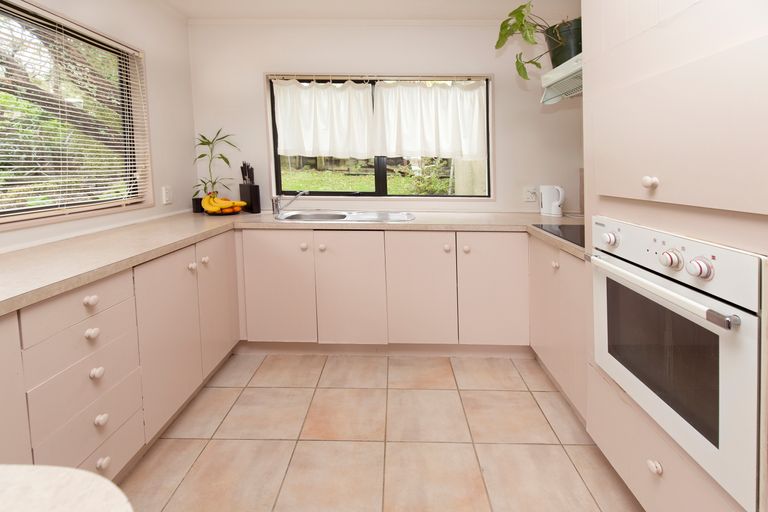 Photo of property in 11 Kauri Road, Stanmore Bay, Whangaparaoa, 0932