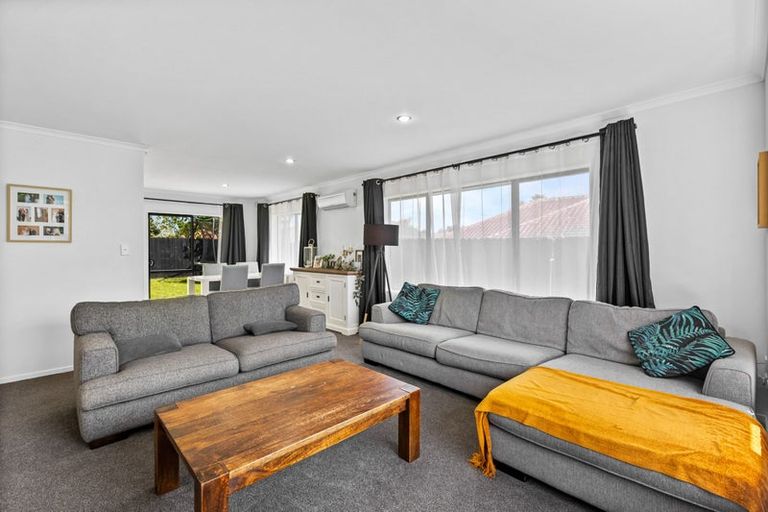 Photo of property in 6 Lothian Brae, Wattle Downs, Auckland, 2103