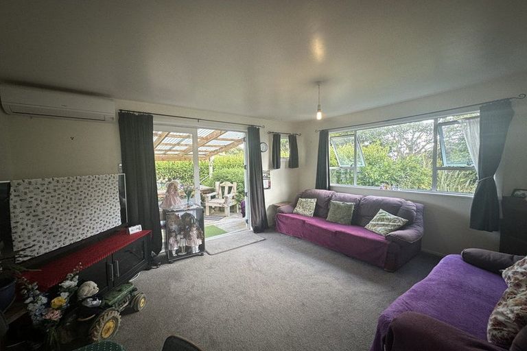 Photo of property in 74 Parris Street, Waitara, 4320