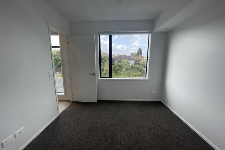 Photo of property in 35 Lewis Road, Pakuranga, Auckland, 2010