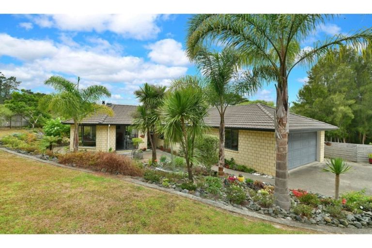 Photo of property in 8 Puhoi Close, Puhoi, Warkworth, 0994