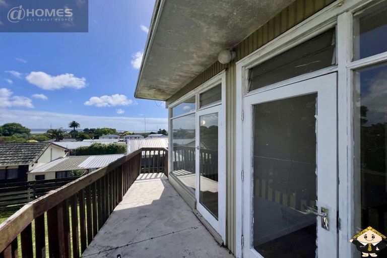 Photo of property in 84 Roberts Road, Te Atatu South, Auckland, 0610
