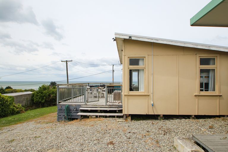 Photo of property in 16 Stirling Street, Kakanui, Oamaru, 9495