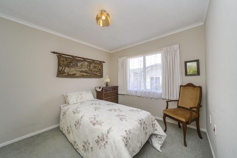 Photo of property in 3 Royal Fern, Kelvin Grove, Palmerston North, 4414