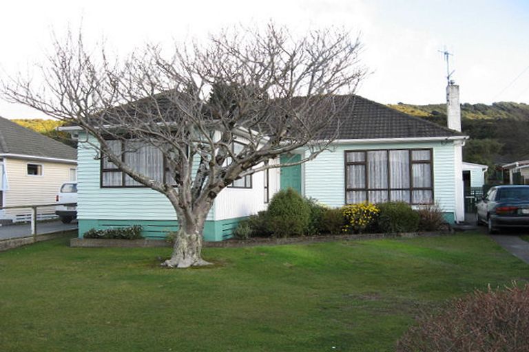Photo of property in 27 Wainuiomata Road, Wainuiomata, Lower Hutt, 5014