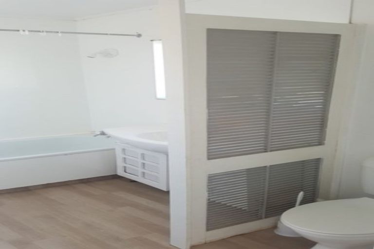 Photo of property in 1/11 Frobisher Way, Clendon Park, Auckland, 2103