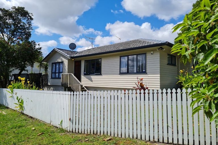 Photo of property in 4 Ballial Place, West Harbour, Auckland, 0618