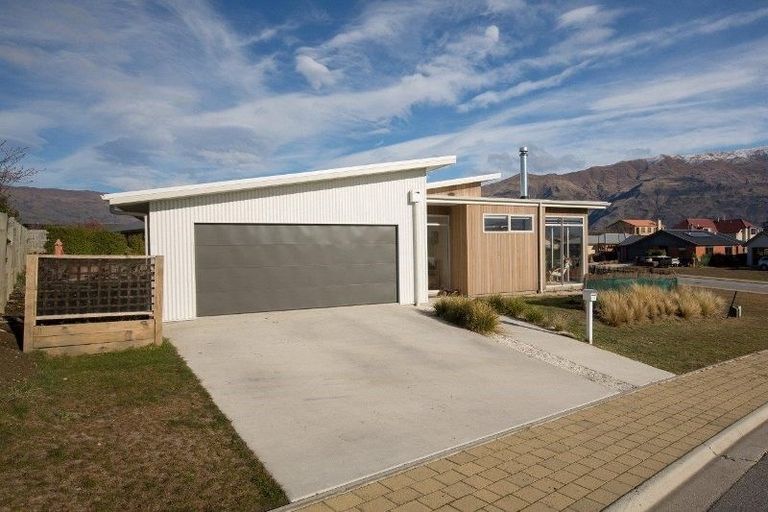 Photo of property in 10 Mcleod Avenue, Wanaka, 9305