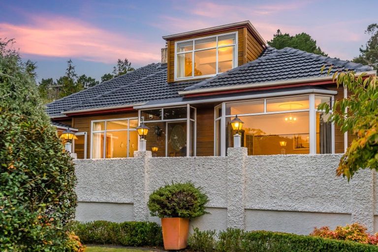 Photo of property in 6 Chatsworth Road, Silverstream, Upper Hutt, 5019