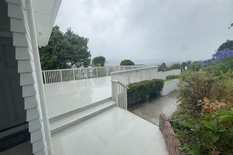 Photo of property in 42 Miromiro Road, Normandale, Lower Hutt, 5010