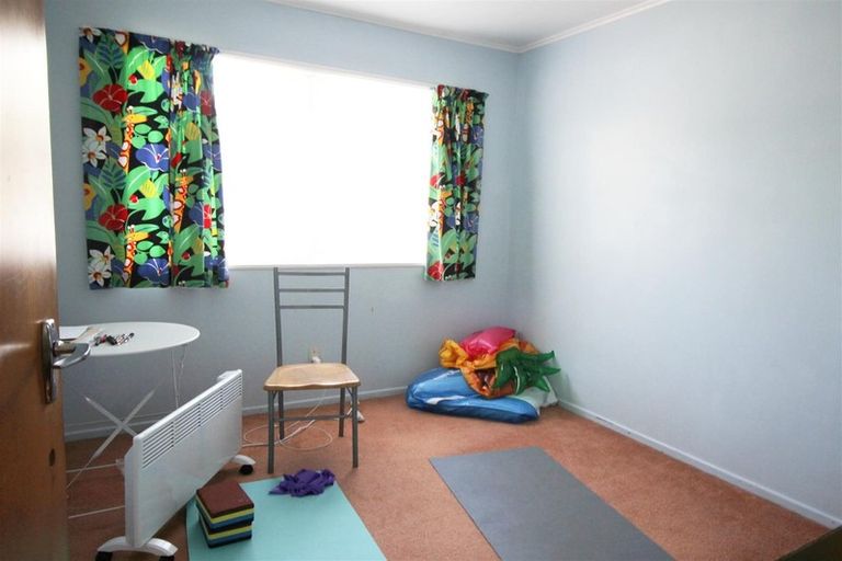 Photo of property in 17 Rimutaka Place, Titirangi, Auckland, 0604