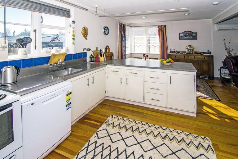 Photo of property in 11 Huia Street, Masterton, 5810