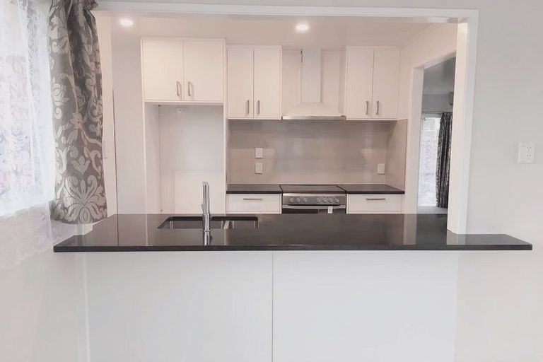 Photo of property in 24 Finlow Drive, Te Atatu South, Auckland, 0610