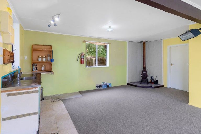 Photo of property in 22 Whangaimoana Beach Road, Whangaimoana, Featherston, 5772