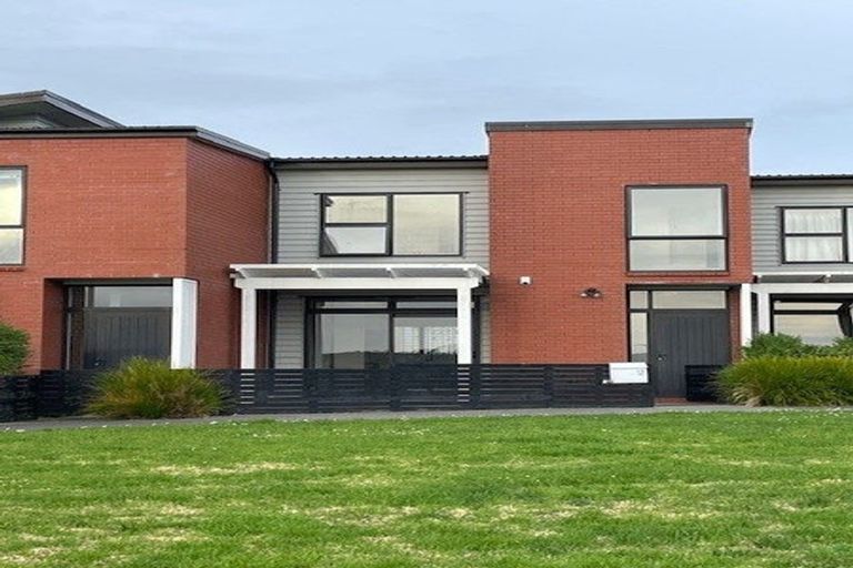 Photo of property in 12 Fermi Lane, Papakura, 2110