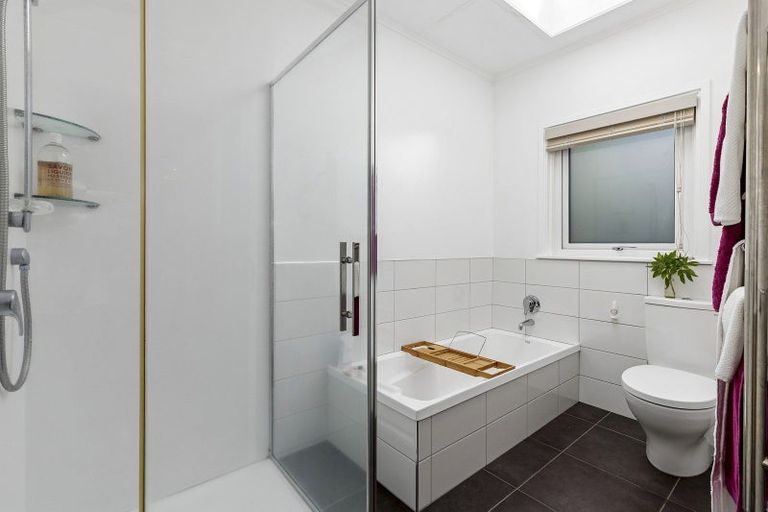 Photo of property in 3 Puketiro Avenue, Northland, Wellington, 6012