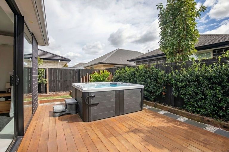 Photo of property in 26 Rose Leigh Drive, Cambridge, 3434