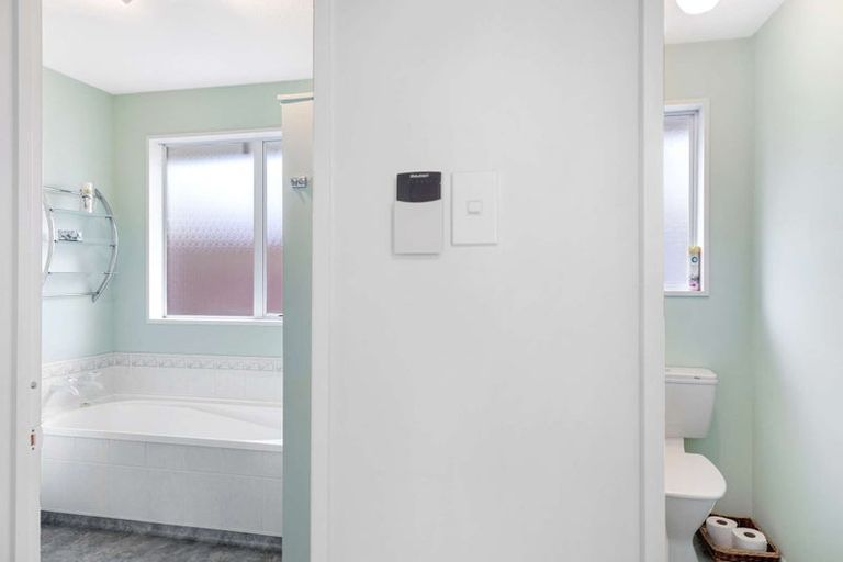 Photo of property in 26 Showgate Avenue, Sockburn, Christchurch, 8042