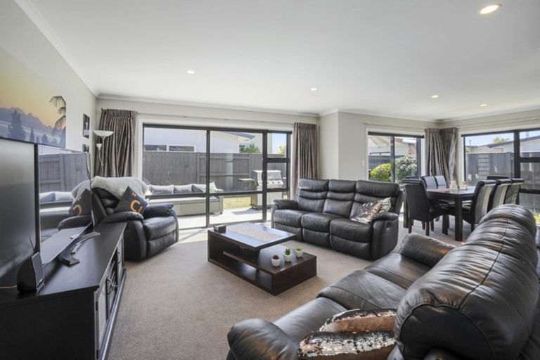 Photo of property in 59 Rosalie Terrace, Kelvin Grove, Palmerston North, 4414