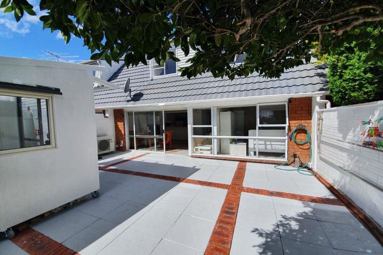 Photo of property in 8b Wai-iti Crescent, Woburn, Lower Hutt, 5010