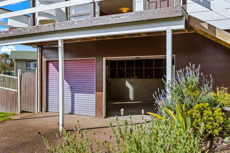 Photo of property in 10 Eagleson Street, Northcross, Auckland, 0632