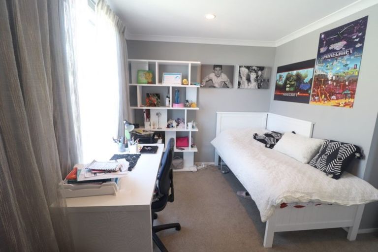 Photo of property in 7n Clearwater Cove, West Harbour, Auckland, 0618