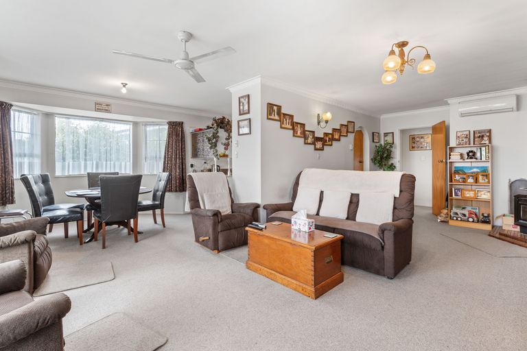 Photo of property in 32 Lowes Place, Solway, Masterton, 5810