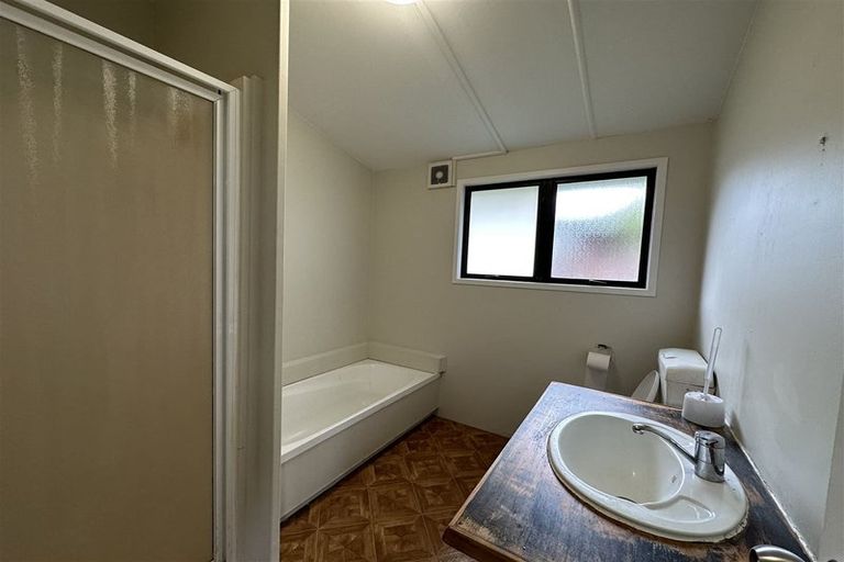 Photo of property in 123 Astley Avenue, New Lynn, Auckland, 0600