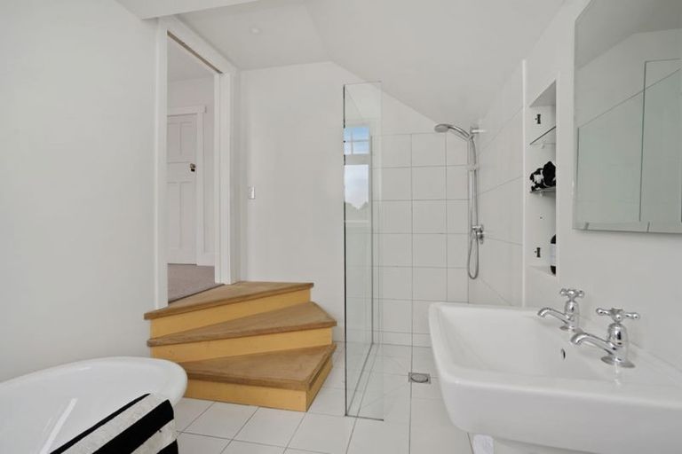 Photo of property in 33 Kotare Street, Fendalton, Christchurch, 8041