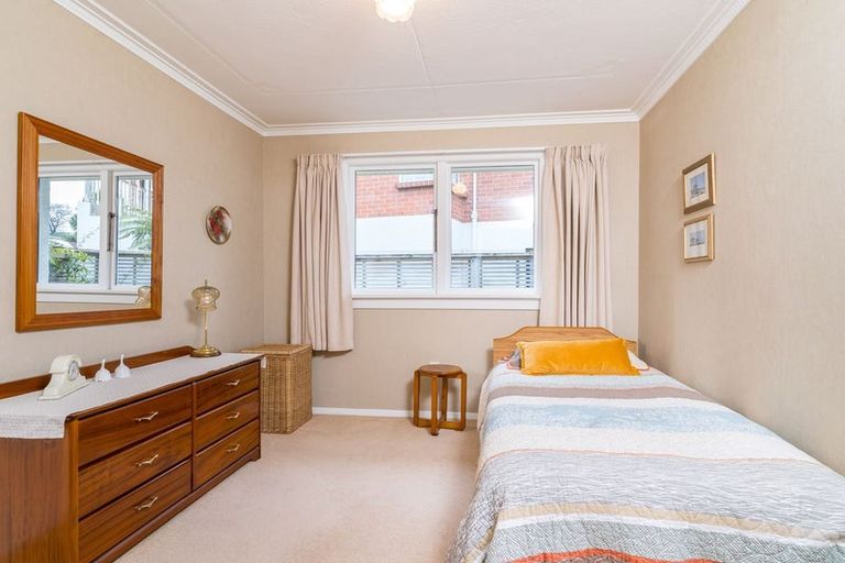 Photo of property in 21 Honeystone Street, Helensburgh, Dunedin, 9010