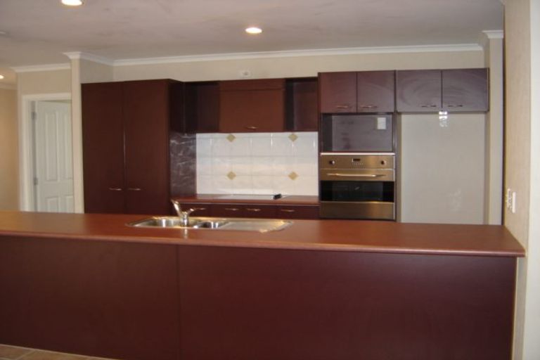 Photo of property in 8 Redcastle Drive, East Tamaki, Auckland, 2013