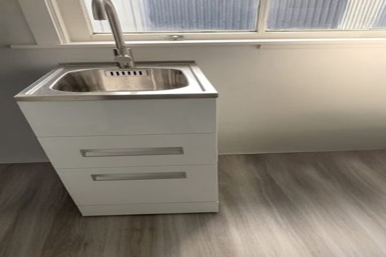 Photo of property in 17 Glasgow Street, Takaro, Palmerston North, 4412