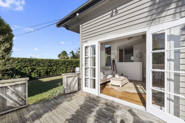 Photo of property in 1/86 Birkenhead Avenue, Birkenhead, Auckland, 0626