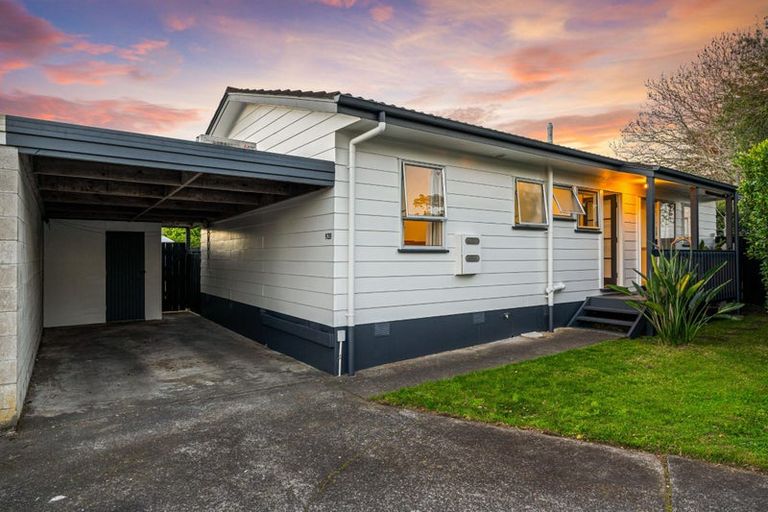 Photo of property in 92b Beach Road, Te Atatu Peninsula, Auckland, 0610