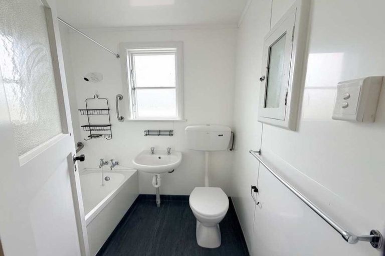 Photo of property in 12 Hardy Street, New Brighton, Christchurch, 8061