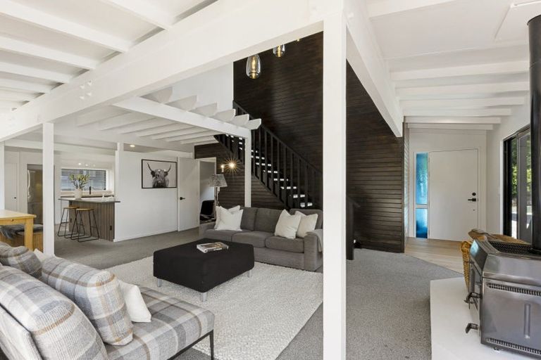 Photo of property in 6 Mackinnon Terrace, Sunshine Bay, Queenstown, 9300