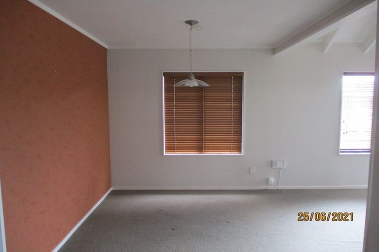 Photo of property in 2/28 De Quincey Terrace, Highland Park, Auckland, 2010