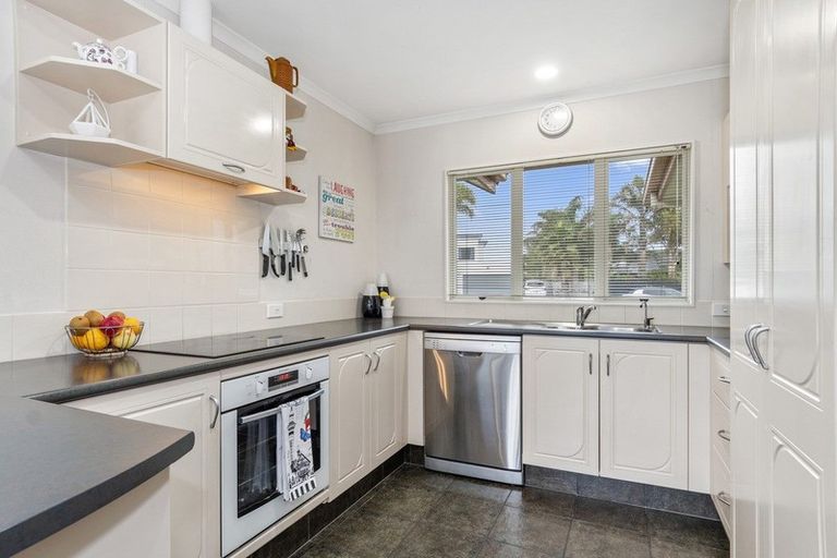 Photo of property in 28 Calypso Drive, Papamoa Beach, Papamoa, 3118