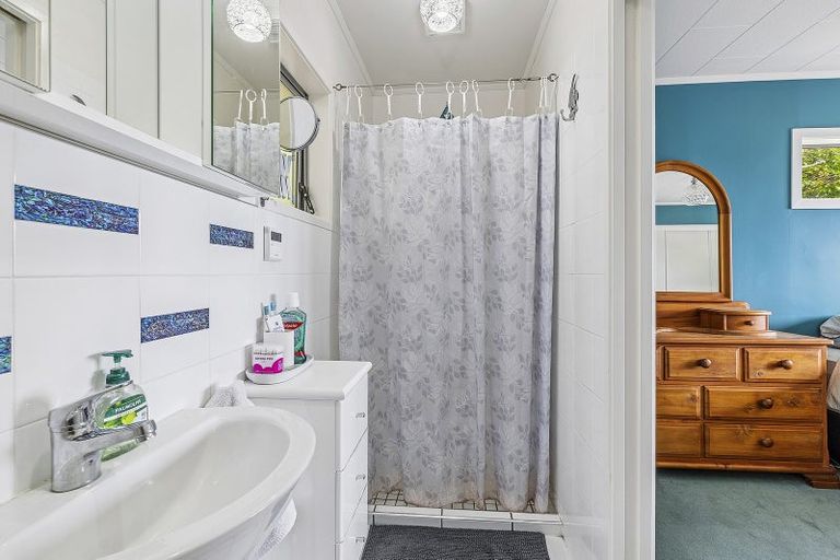 Photo of property in 3a Roys Road, Plimmerton, Porirua, 5026