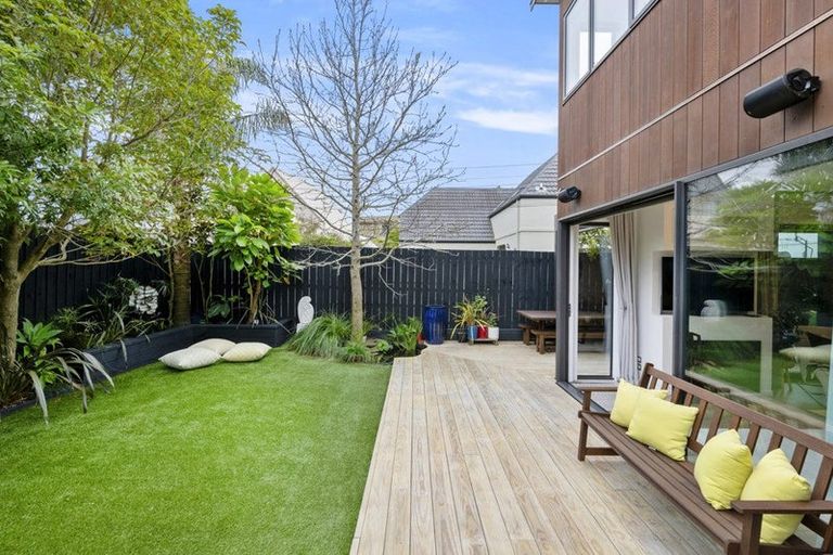 Photo of property in 136 East Coast Road, Forrest Hill, Auckland, 0620