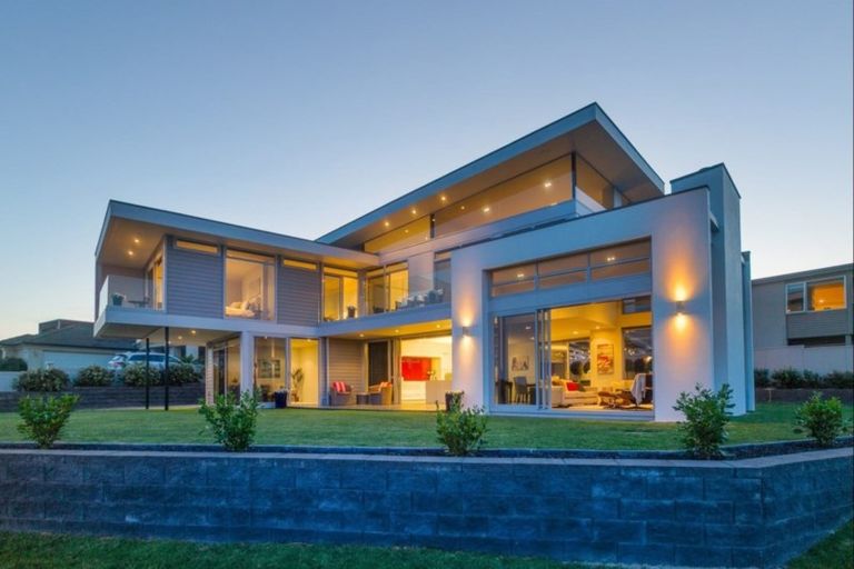 Photo of property in 7 Karemoana Drive, Te Atatu Peninsula, Auckland, 0610