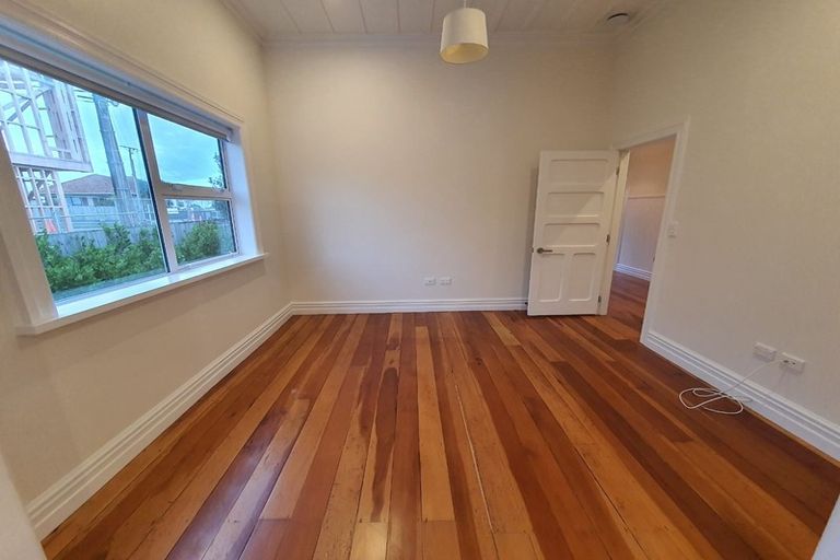 Photo of property in 1/1 Balmain Road, Birkenhead, Auckland, 0626