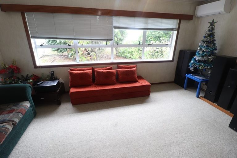 Photo of property in 25 Kaipatiki Road, Glenfield, Auckland, 0629