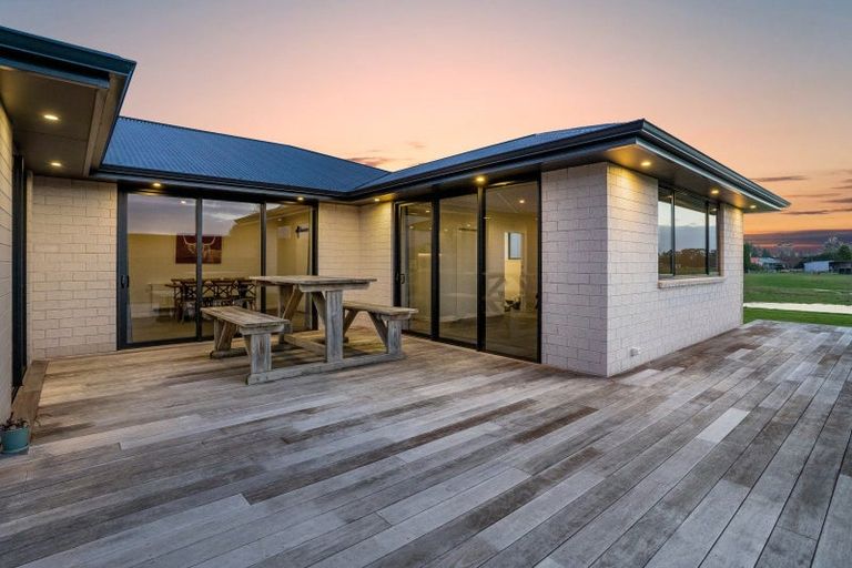 Photo of property in 24 Park Street, Winton, 9720