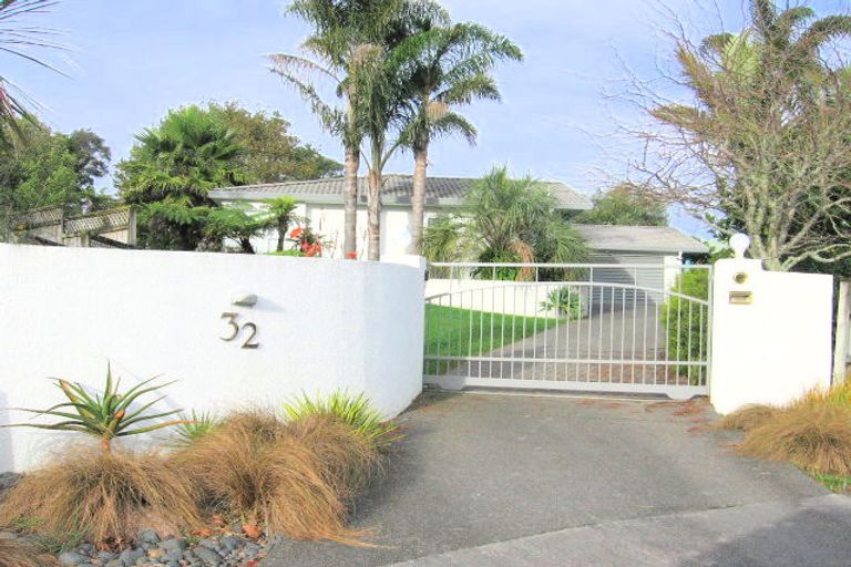 Photo of property in 32 Waipuia Place, Greenhithe, Auckland, 0632