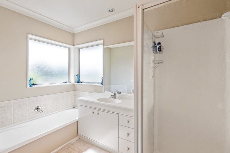 Photo of property in 28 Realm Drive, Paraparaumu, 5032