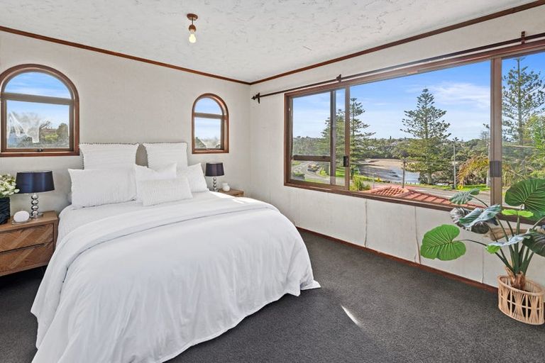 Photo of property in 1/918 Beach Road, Waiake, Auckland, 0630