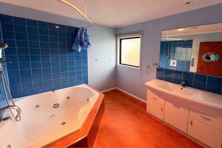 Photo of property in 8 Southview Place, Wattle Downs, Auckland, 2102